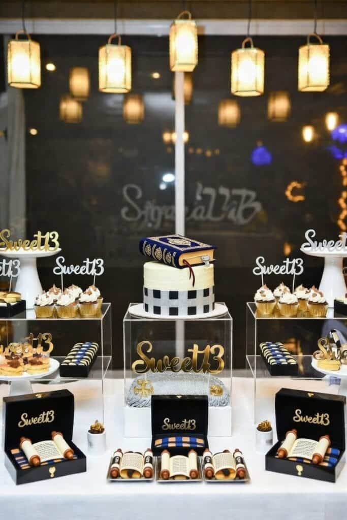 בר קינוחים לבר מצווה עם ספר תורה